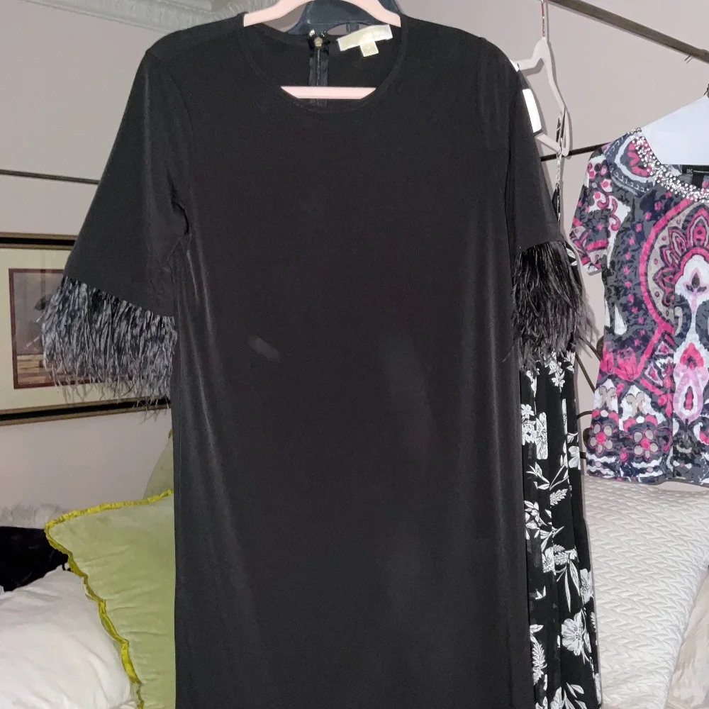 Black Feathered sleeve cocktail dress - Picture 1 of 1